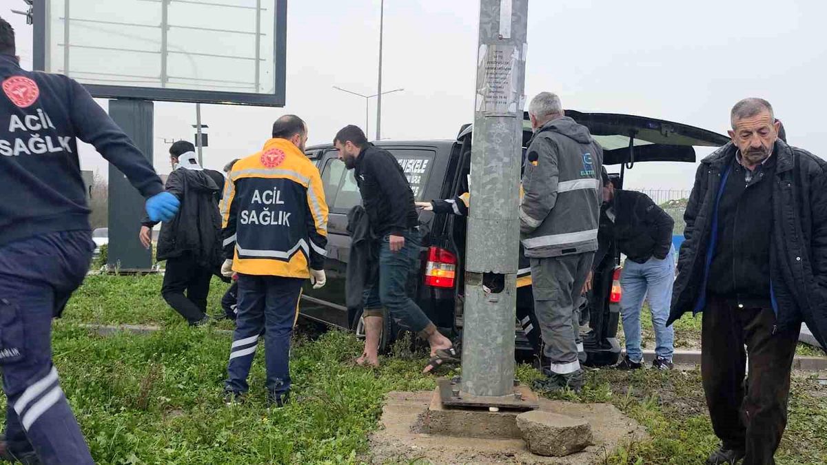Diyarbakır Ergani'de Transporter ile Minibüs Çarpıştı: 4 Yaralı
