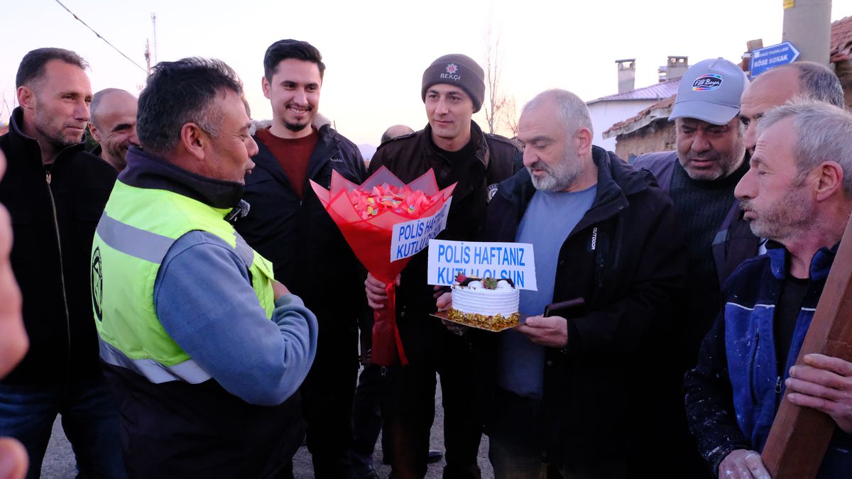 Şarkışla'da Polis Haftası'na Unutulmaz Sürpriz: Kavga İhbarı Kutlamaya Dönüştü