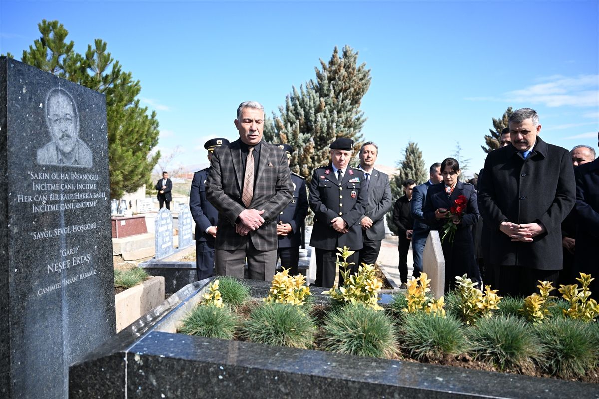 İçişleri Bakanı Mustafa Çiftçi’den Kırşehir’de Neşet Ertaş ve Şehit Gökhan Emre Örül’ün Kabir Ziyareti