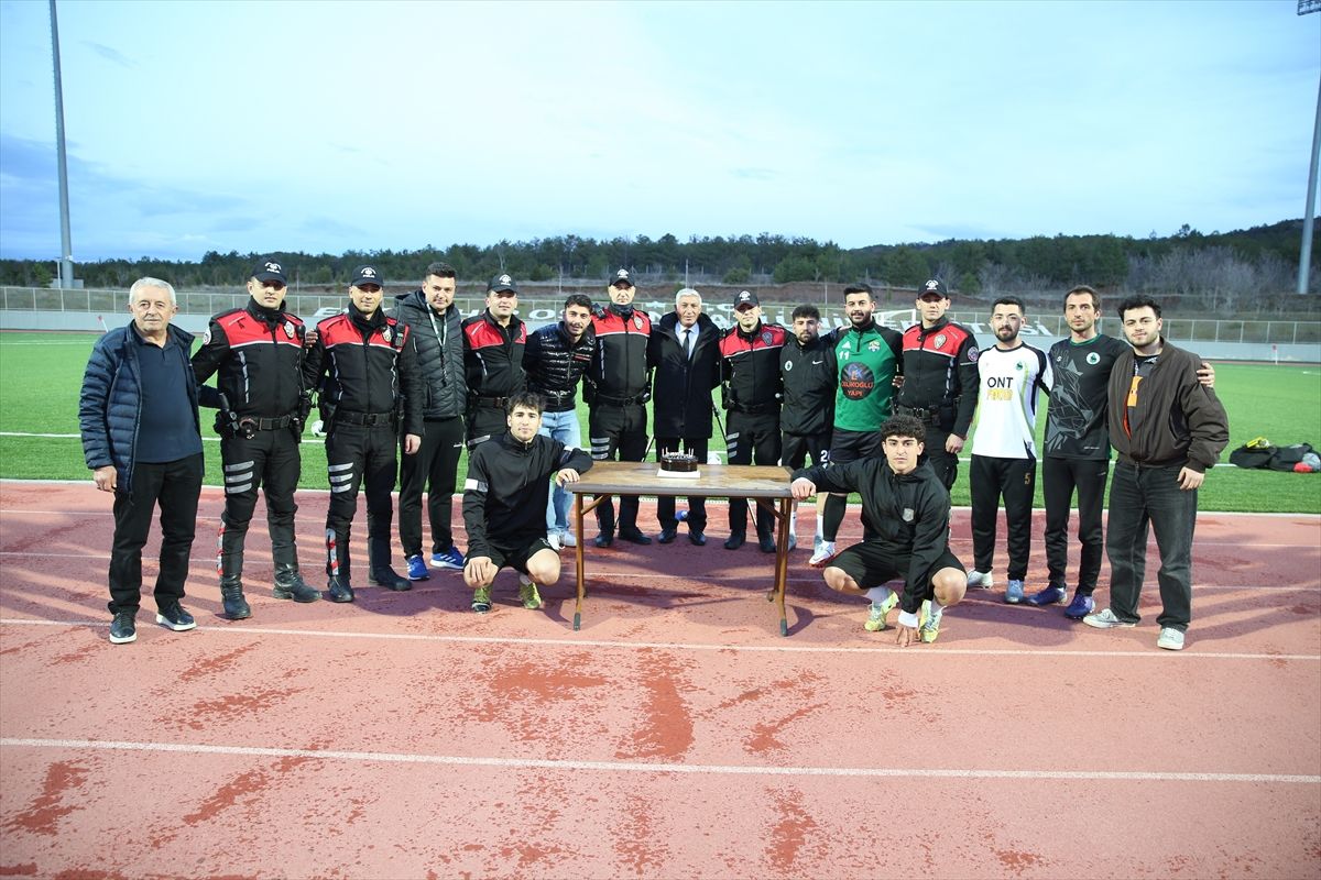 Eskişehir'de Amatör Futbolculardan Polis Haftası’na Anlamlı Sürpriz