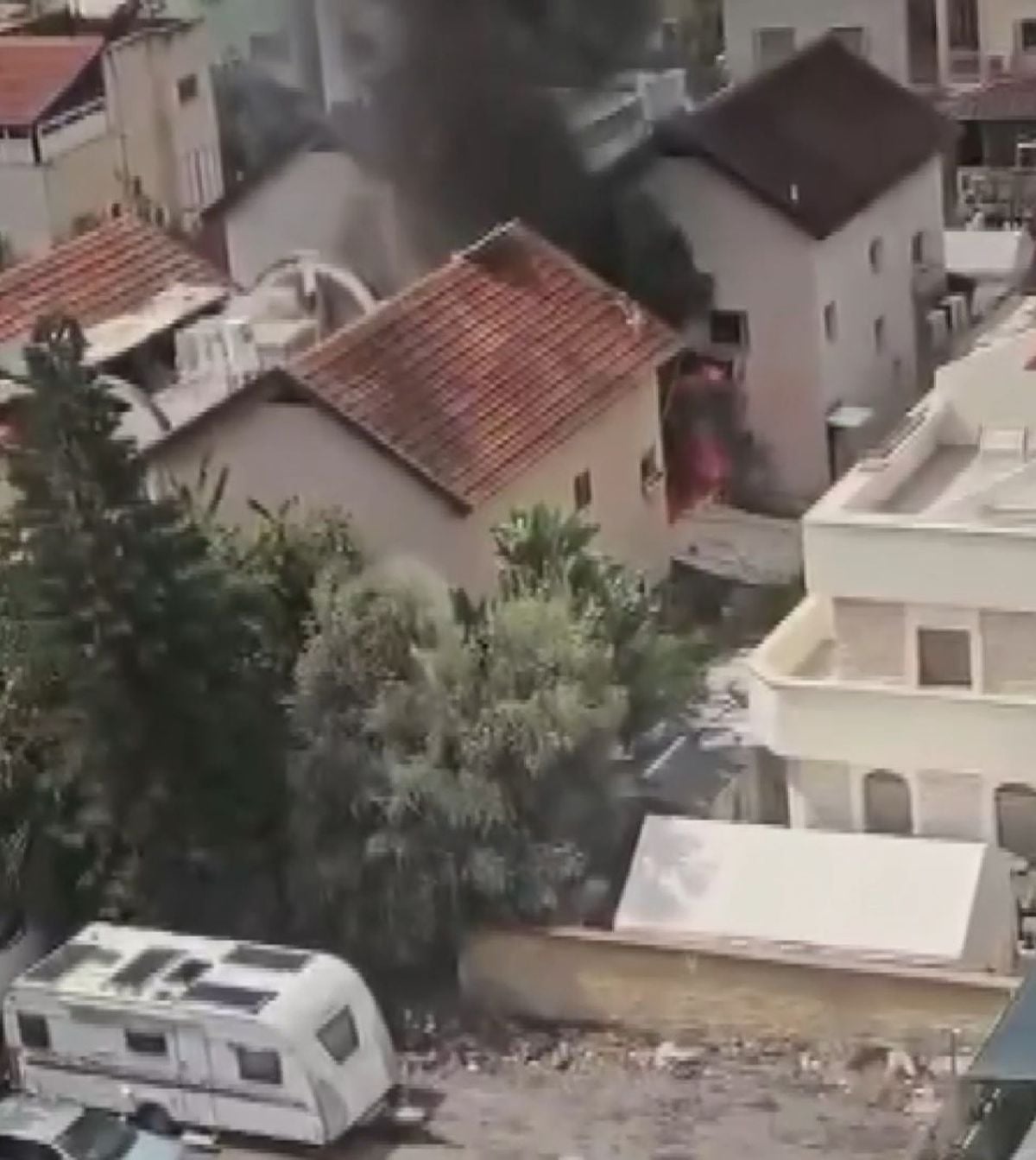 İran'ın Misilleme Füze Saldırısı Tel Aviv'de 6 Kişinin Yaralanmasına Yol Açtı