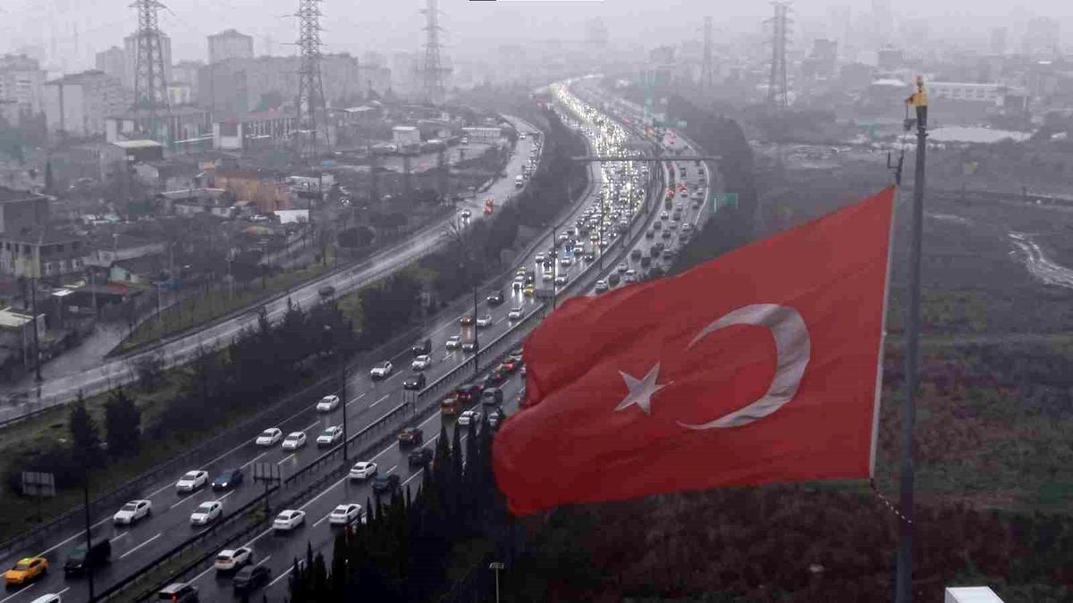 Ramazan Bayramı Dönüşünde İstanbul Çamlıca Gişeleri'nde Kilometrelerce Trafik Yoğunluğu