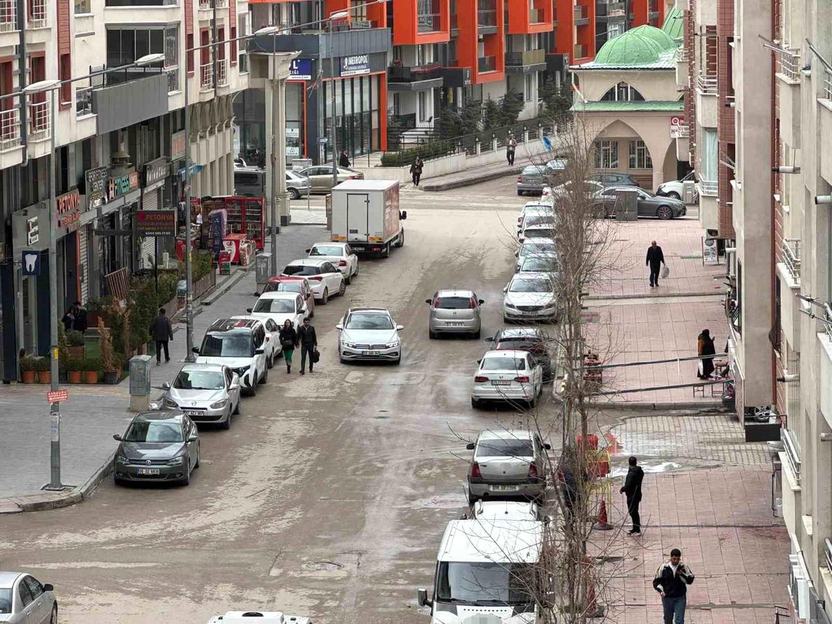 Van Tuşba'da 5.2 Büyüklüğünde Deprem: AFAD ve Jandarma Hızla Müdahalede