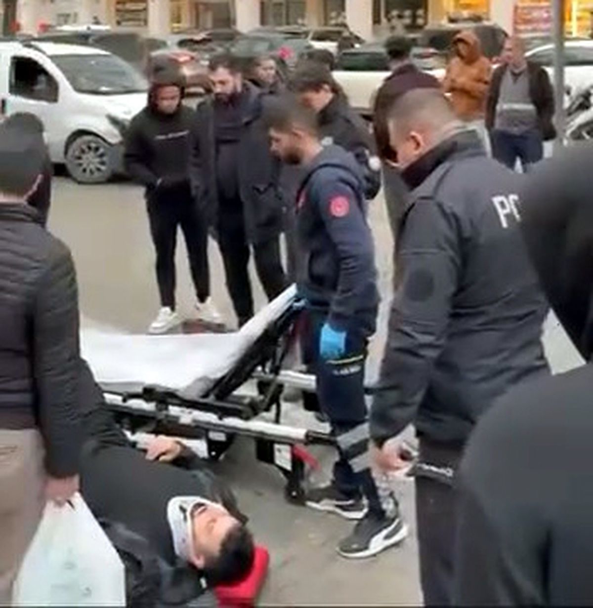 Esenyurt'ta Trafik Tartışmasında Otomobil Sürücüsünün Motokuryeye Çarpması Kameraya Yansıdı