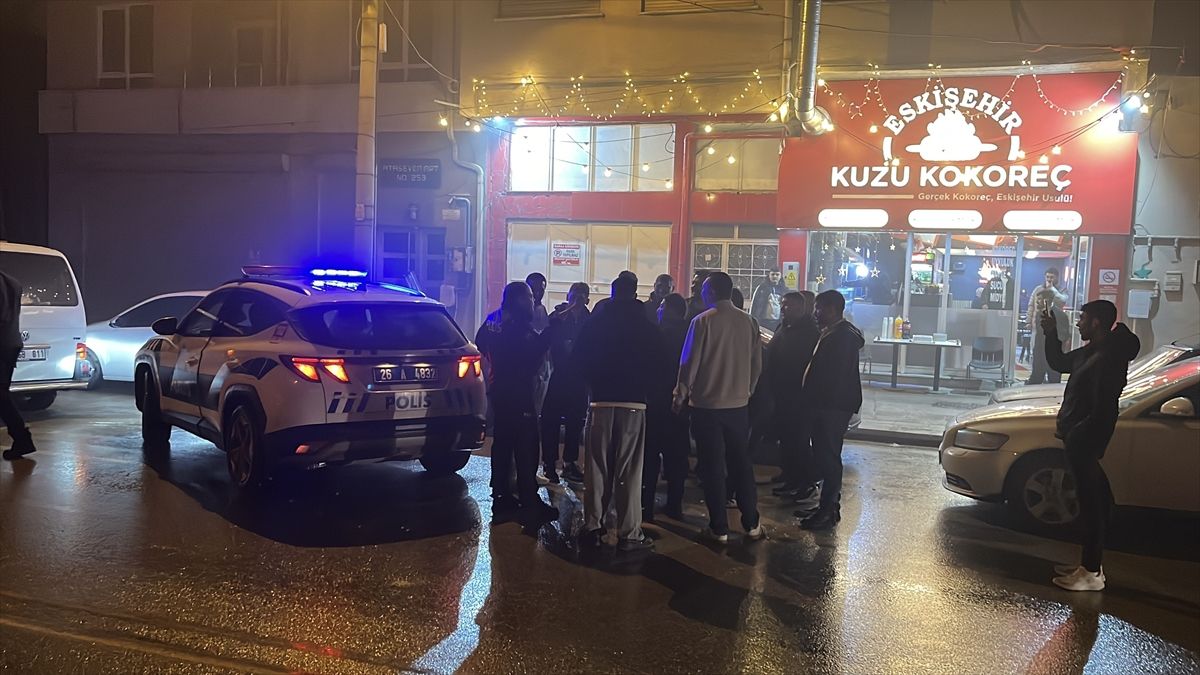 Eskişehir'de Gençlerden Polis Teşkilatı’nın 181. Yılına Sürpriz Kutlama