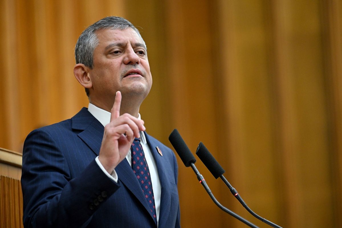 CHP Lideri Özgür Özel'den Bursa Belediye Başkanı Bozbey'e Sert Destek: “Bursa'nın İradesine Darbe Yapılıyor”