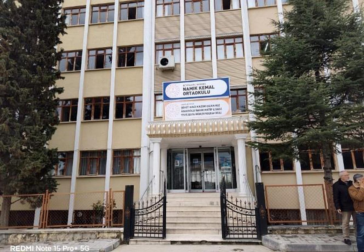 42 Yıl 7 Ay Görev Yaptıktan Sonra Emekli Olan Öğretmen İbrahim Fındık’a Öğrencilerinden Jest