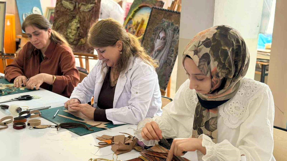 Şanlıurfa Siverek’te Atık Malzemeler Sanata Dönüşüyor: Çevre Bilincine Büyük Destek