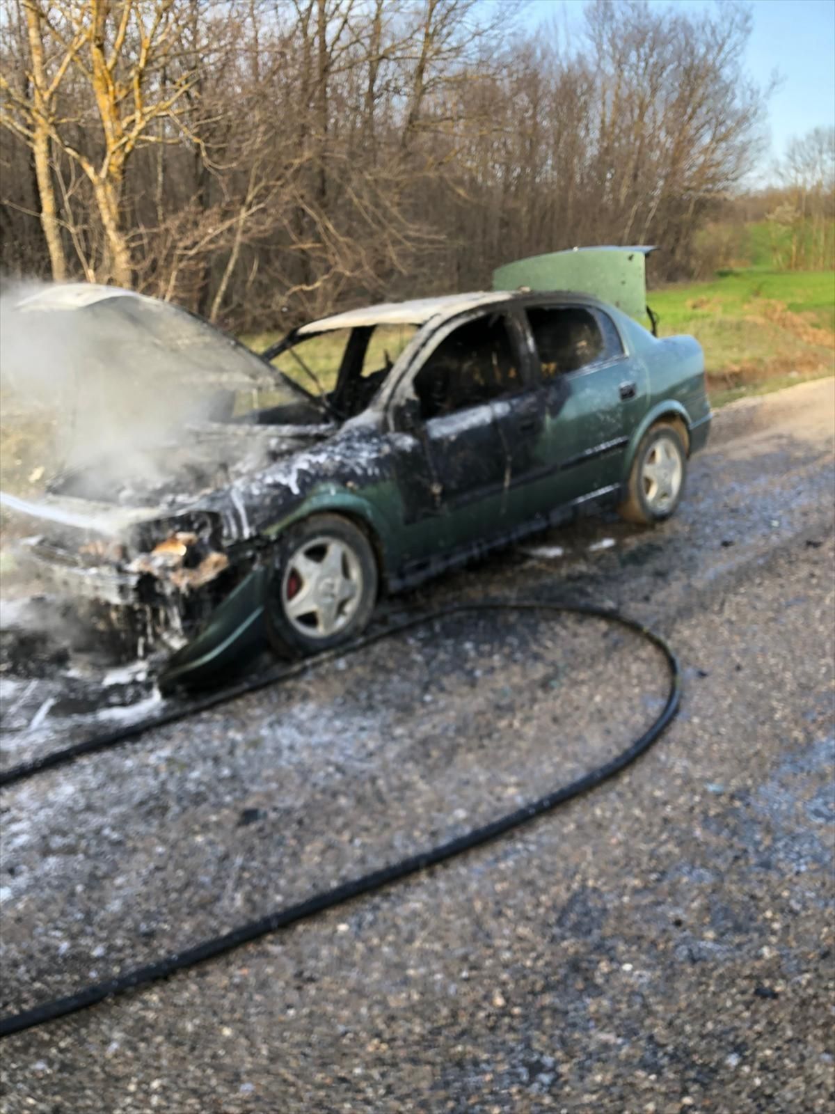 Samsun Ladik'te Motor Bölümünde Araç Yangını; Sürücü Zamanında Müdahale Etti