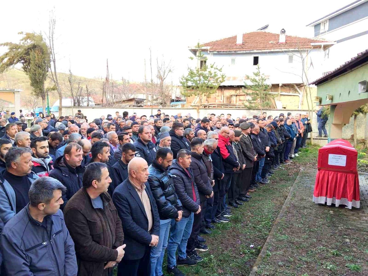 Samsun’da 95 Yaşındaki Kore Gazisi Bayram Oflaz Son Yolculuğuna Askeri Törenle Uğurlandı
