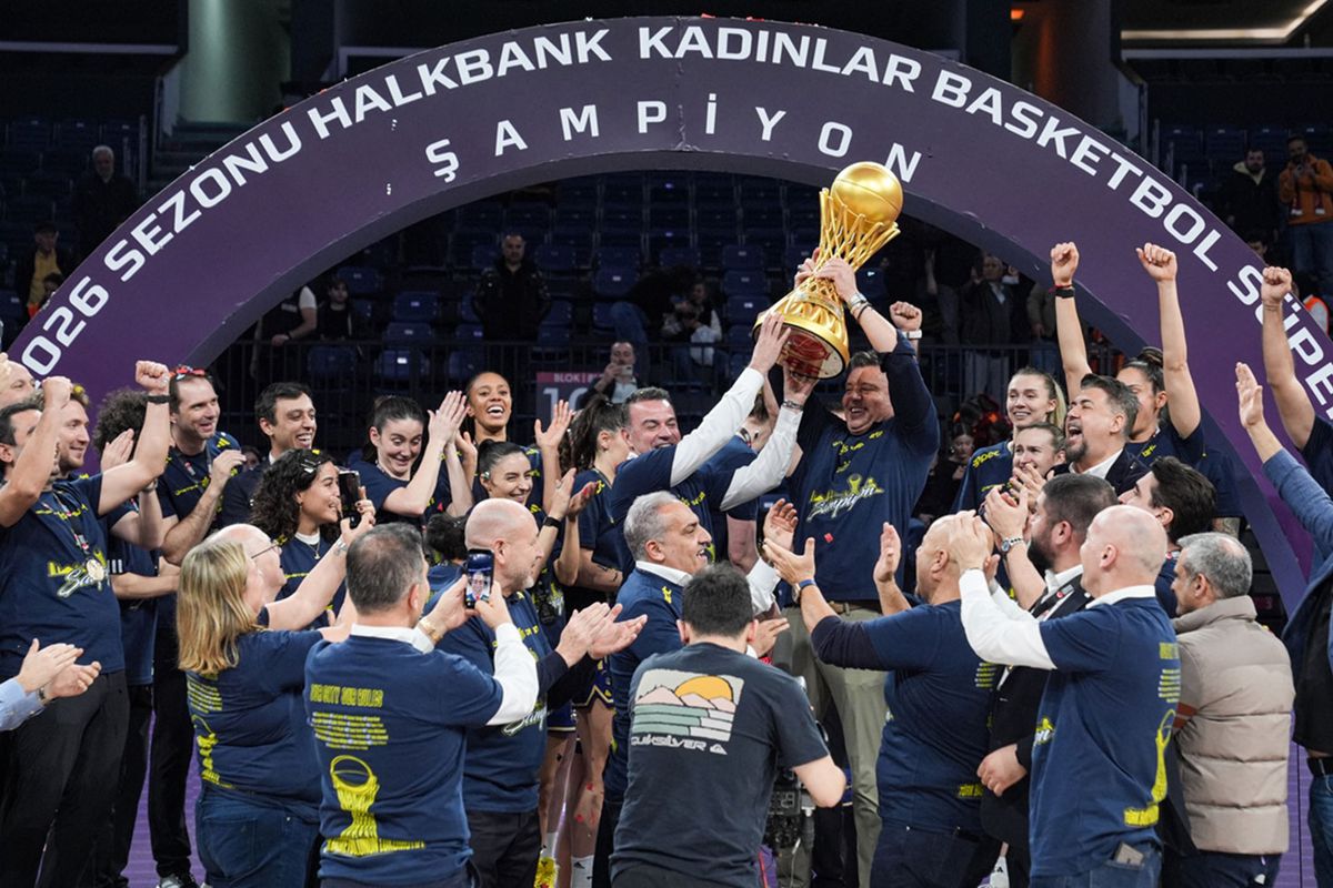 Fenerbahçe Opet, Halkbank Kadınlar Basketbol Süper Ligi'nde Namağlup Şampiyonluğa Ulaştı